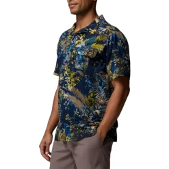 Columbia Shirts|Swimwear<Men's Tech Trail Utility Printed Woven Short Sleeve Shirt Mountain Blue, Geofern Greenscape