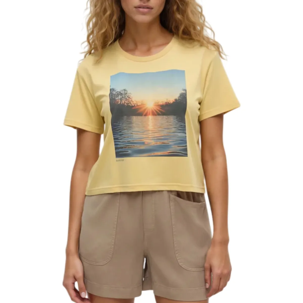 Tentree Sweaters|Shirts<Women's Lake View Crop T-Shirt Dusk Yellow / Lake View